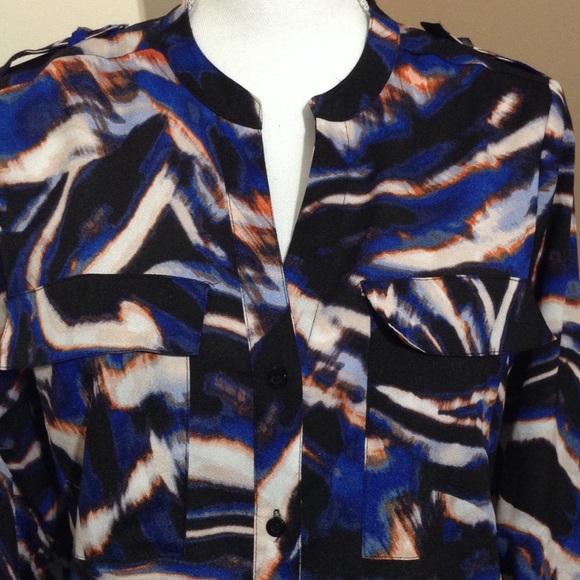 Calvin Klein || Woman’s light weight, long sleeve shirt size Medium - Picture 8 of 8